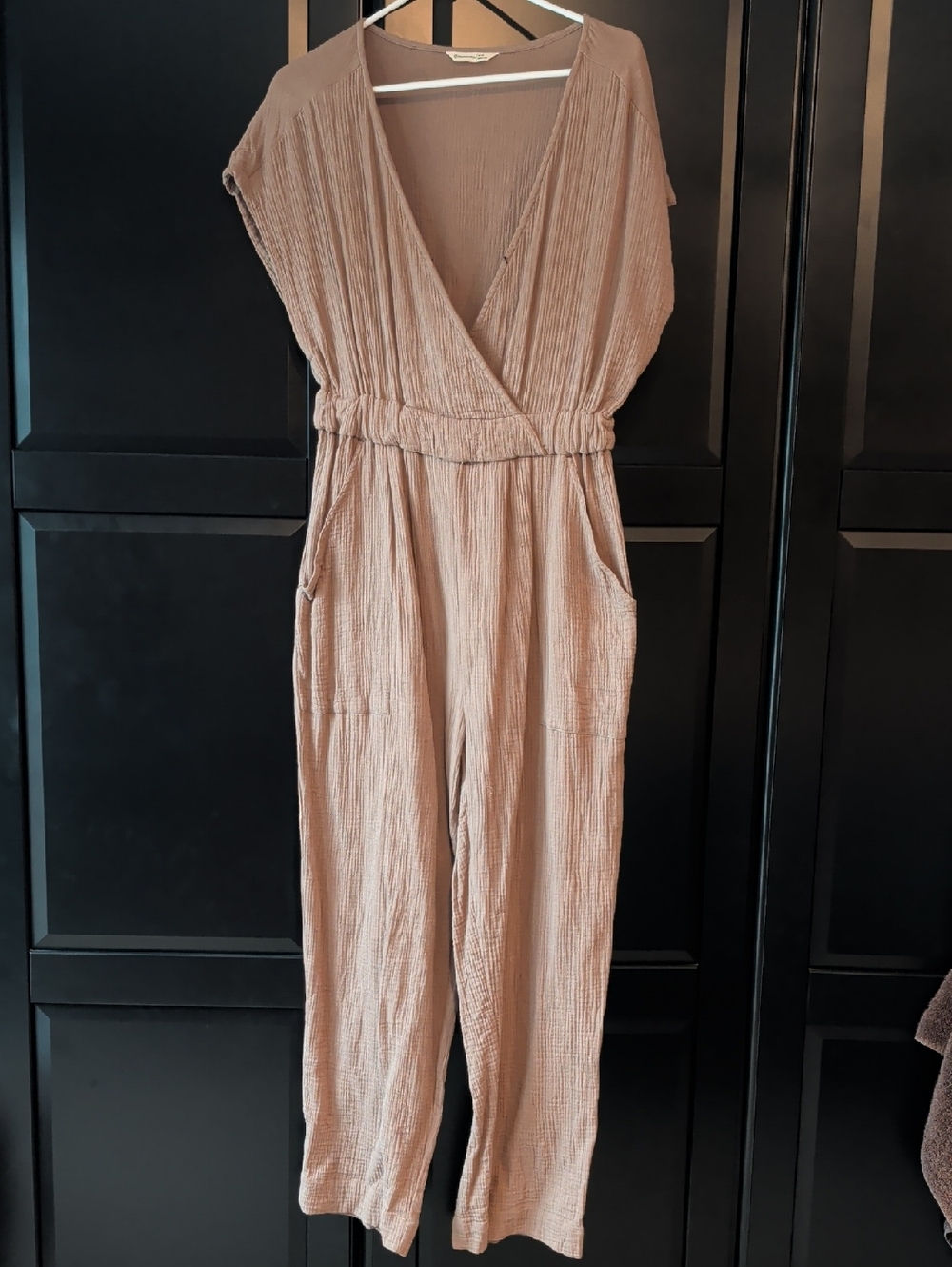 Sleeveless V-Neck Textured Jumpsuit in Dusty Rose